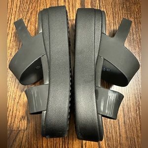 Crocs Brooklyn Wedge Platform Sandal Women’s 8